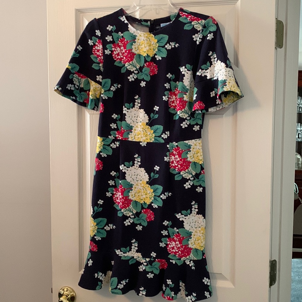 Draper James bell sleeve dress. Beautiful thick fabric. Perfect for fall!